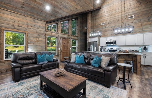 Hochatown Cabin | High West: high-end 1BR suite +bunk room+playscape