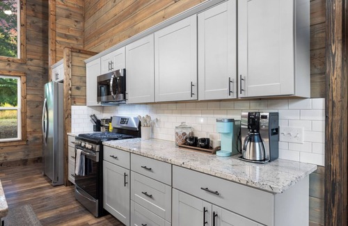 Hochatown Cabin | High West: high-end 1BR suite +bunk room+playscape
