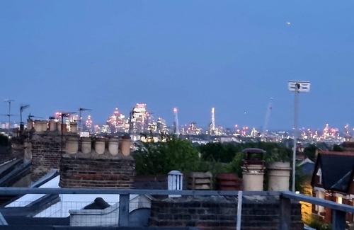 Hillrise Apartment | Highgate maisonette, roof terrace & great views in quiet tree lined street.