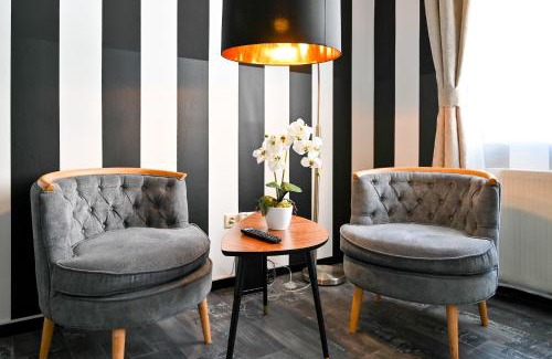 Margareten Apartment | Highlight Apartment St Charles Church