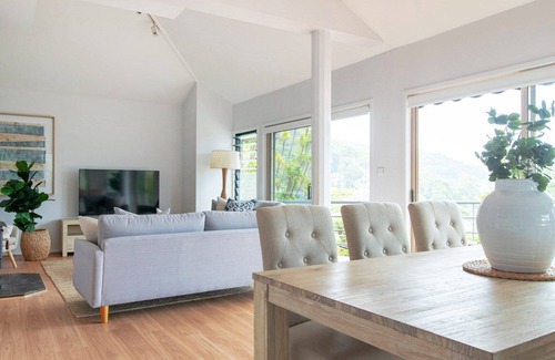 Pretty Beach Central Coast House | Highview House - Wifi, Pool and Views