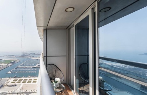 Dubai Marina Apartment | HiGuests - Cloudy Apt, 10-min walk to Dubai Harbor
