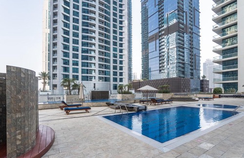 Dubai Marina Apartment | HiGuests - Cloudy Apt, 10-min walk to Dubai Harbor