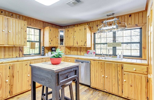 Sulphur Cabin | Hike, Fish & Explore: Family Cabin in Sulphur!
