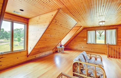 Fairfield Bay Apartment | Hike & Fish: Studio w/Pool Access in Shirley!