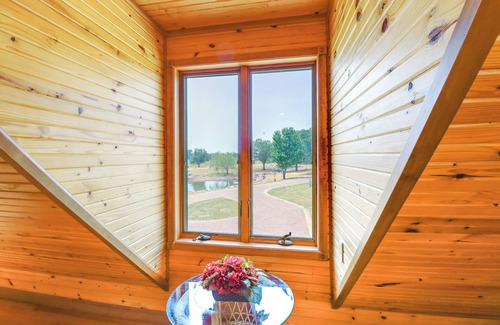 Fairfield Bay Apartment | Hike & Fish: Studio w/Pool Access in Shirley!