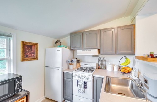 Waterford Cottage | Hike, Sip & Explore: Charming Waterford Cottage!