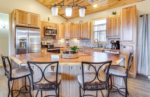 Overgaard House | Hike + Snow Play! Overgaard Home w/Fireplace