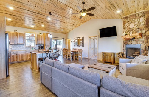 Overgaard House | Hike + Snow Play! Overgaard Home w/Fireplace