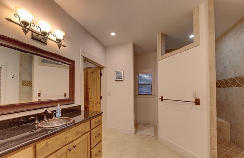 Hunt House | HILL COUNTRY OASIS W/ HOT TUB & FIREPLACE BOOK NOW FOR OCT 23/APRIL 24 ECLIPSES