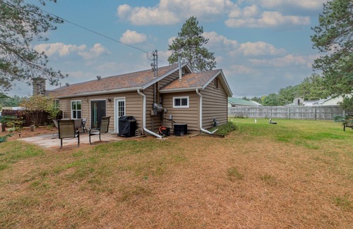 Minocqua House | Hill Hideaway Unit 2 – Pet-Friendly, Mid-Term Lake Retreat