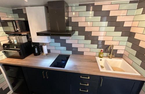 Hoyland Apartment | Hill Street Railway retreat.