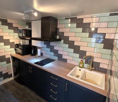 Hoyland Apartment | Hill Street Railway retreat.