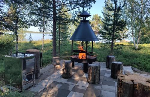 Inari Ski Chalet | Hillavilla in the shore of lake Inari