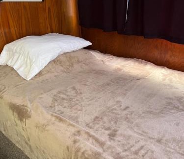 Alexandria Bay Hotel | Hills Motel & Marina