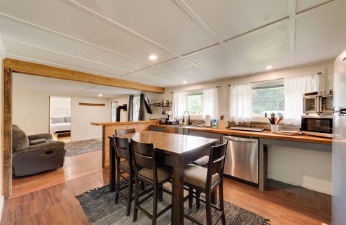 Hillsgrove Cottage | Hillsgrove Cabin w/Private Hot Tub!