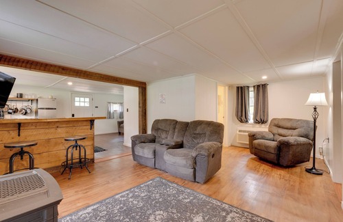 Hillsgrove Cottage | Hillsgrove Cabin w/Private Hot Tub!