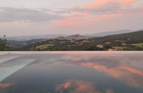 Acqua Loreto Villa | Hillside Cottage with Exquisite Picture Postcard View of Todi