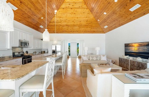 North Side House | Hilltime: Beach House w/Pool, Backyard Snorkeling & Oceanfront Terraces in Rum P