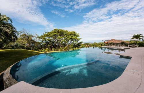 Tarcoles Condo | Hilltop condo with beautiful ocean view!