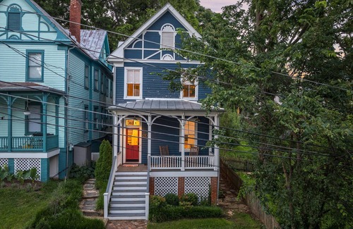 Staunton House | Hilltop Hideaway: Fenced Yard, Walkable