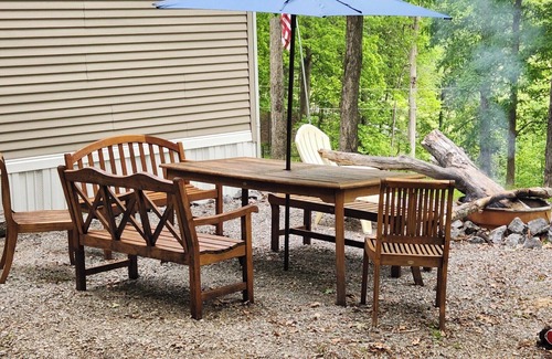 Eddyville House | Hilltop Hideaway for family fun
