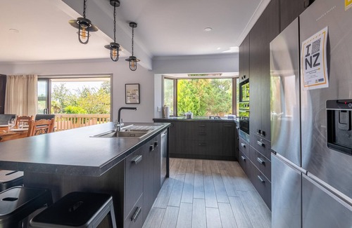 Lynmore House | Hilton Holiday | Lynmore Location with Spa Pool