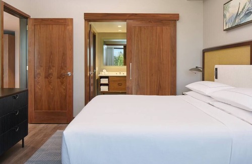 Kihei Resort | Hilton Maui Bay Villas – 2 BR Plus Suite, Sleeps 6, Full kitchen, 2 bathrooms