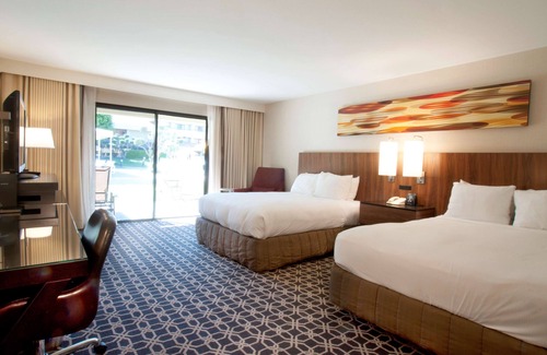 Downtown Palm Springs Resort | Hilton Palm Springs Resort