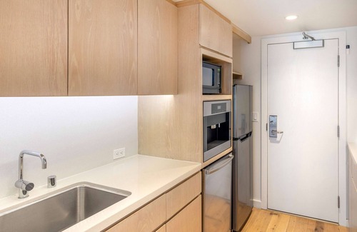 Waikiki Hotel | Hilton Vacation Club The Modern Honolulu