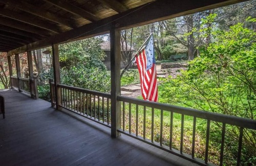 Washington Cabin | Historic 1830s Lodge/Cabin Overlooking Missouri River