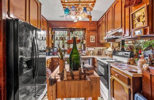 St. Marys House | Historic 1870's home located in St Mary's, GA. Pet-Friendly!