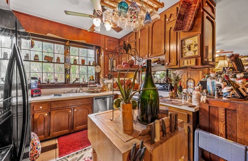 St. Marys House | Historic 1870's home located in St Mary's, GA. Pet-Friendly!