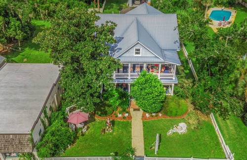 St. Marys House | Historic 1870's home located in St Mary's, GA. Pet-Friendly!