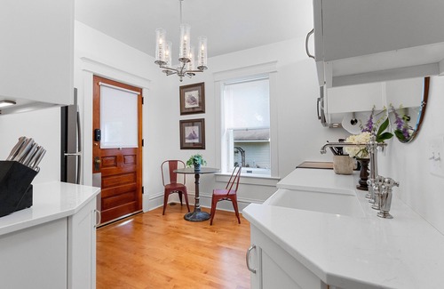 De Pere Apartment | Historic 2-bedroom 1st floor unit with a beautiful porch in delightful De Pere