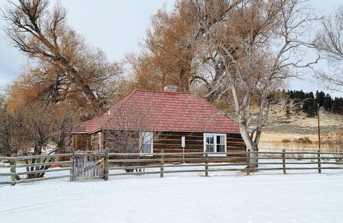 Fishtail Cabin | Historic Cabin along the West Rosebud