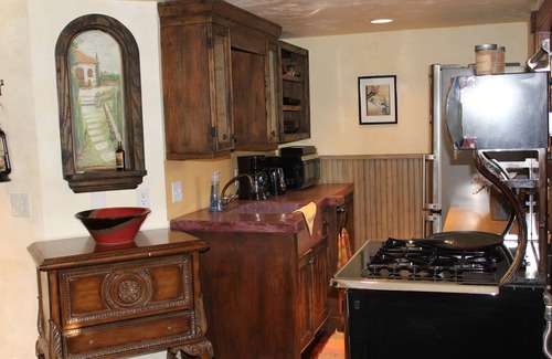 Historic District Cabin | Historic Cabin! Downtown! 2 Blocks to Main St. Walk to everything!
