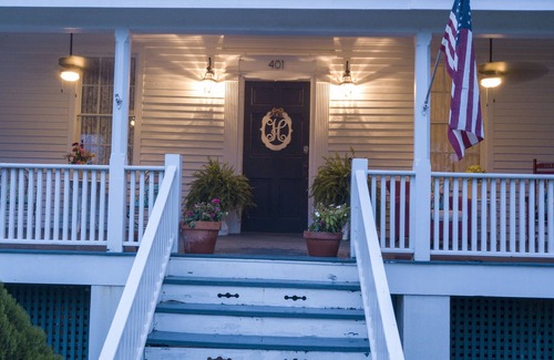 St. Marys House | Historic "Cannon Ball" House Close to Cumberland ferry and historic down town.