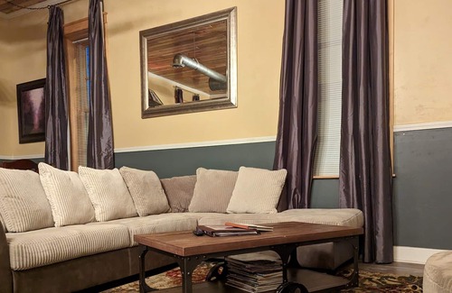 Whitewood Condo | Historic Centralized Victorian Downtown Condo Close To All Tourist Attractions
