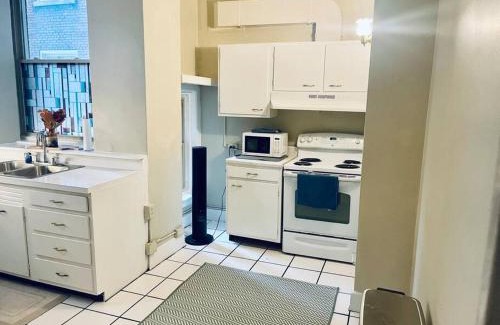 Old Louisville Apartment | Historic Downtown 3bdr with Pool Table