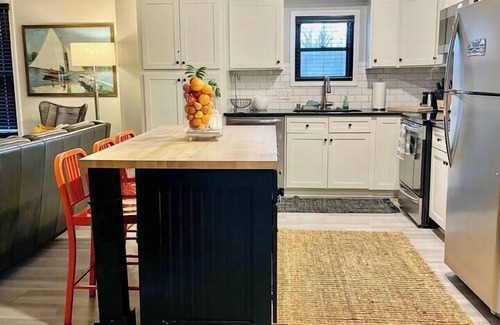 Delafield Apartment | Historic Downtown- King Bed-St Johns Acad-Shopping