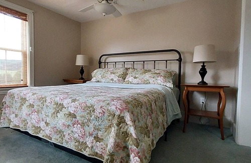 Hopewell Other | Historic Farmhouse with private river access to Juniata River