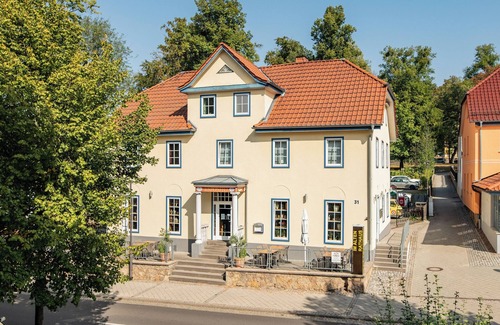 Bad Liebenstein Apartment | Historic flair with a view of the post office - charming & elegant for 2