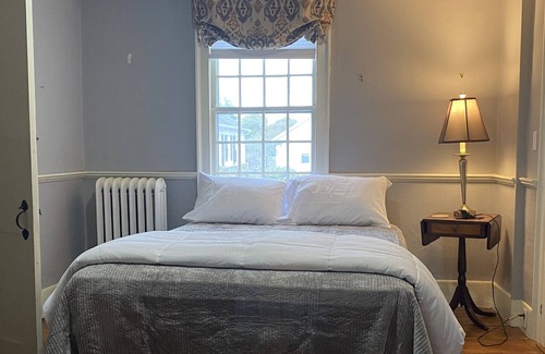 South Glastonbury House | Historic Getaway in South Glastonbury