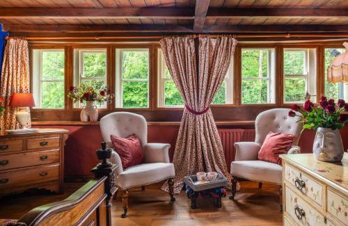 Honley House | Historic Hidden Gem-10mins walk to Holmfirth, Log Burner,Easy Parking