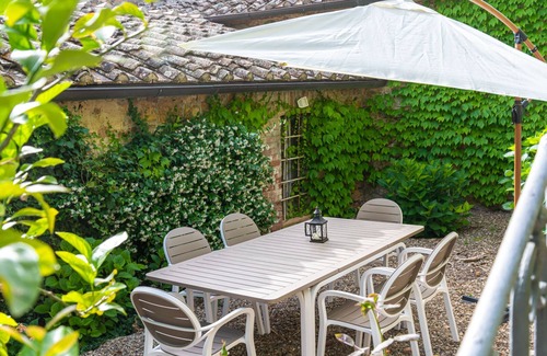 Palazzina Apartment | Historic Holding with wonderful swimming pool near Siena, Tuscany, Italy