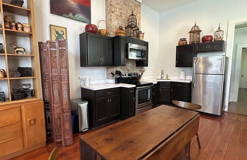 Irish Channel Apartment | Historic Irish Channel Shotgun. Fully renovated with many amenities.