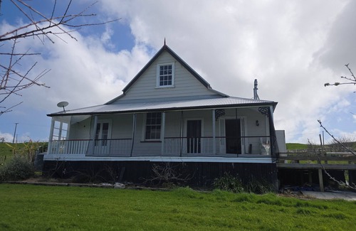 Wayby Villa | Historic Lindum Grange. Built by the early settlers in 1894.