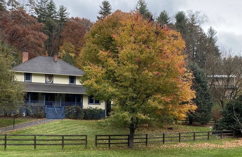 Mars Hill House | Historic Lodge and Event Center with 12 bedrooms on 14 acres