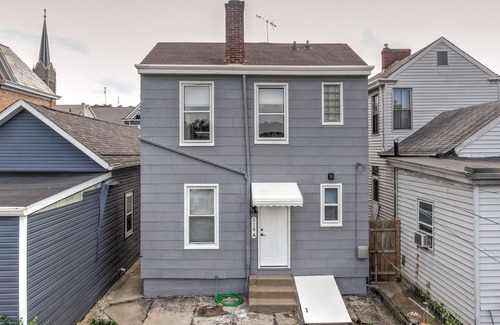 Ludlow Condo | Historic Ludlow | Walk to the kids park